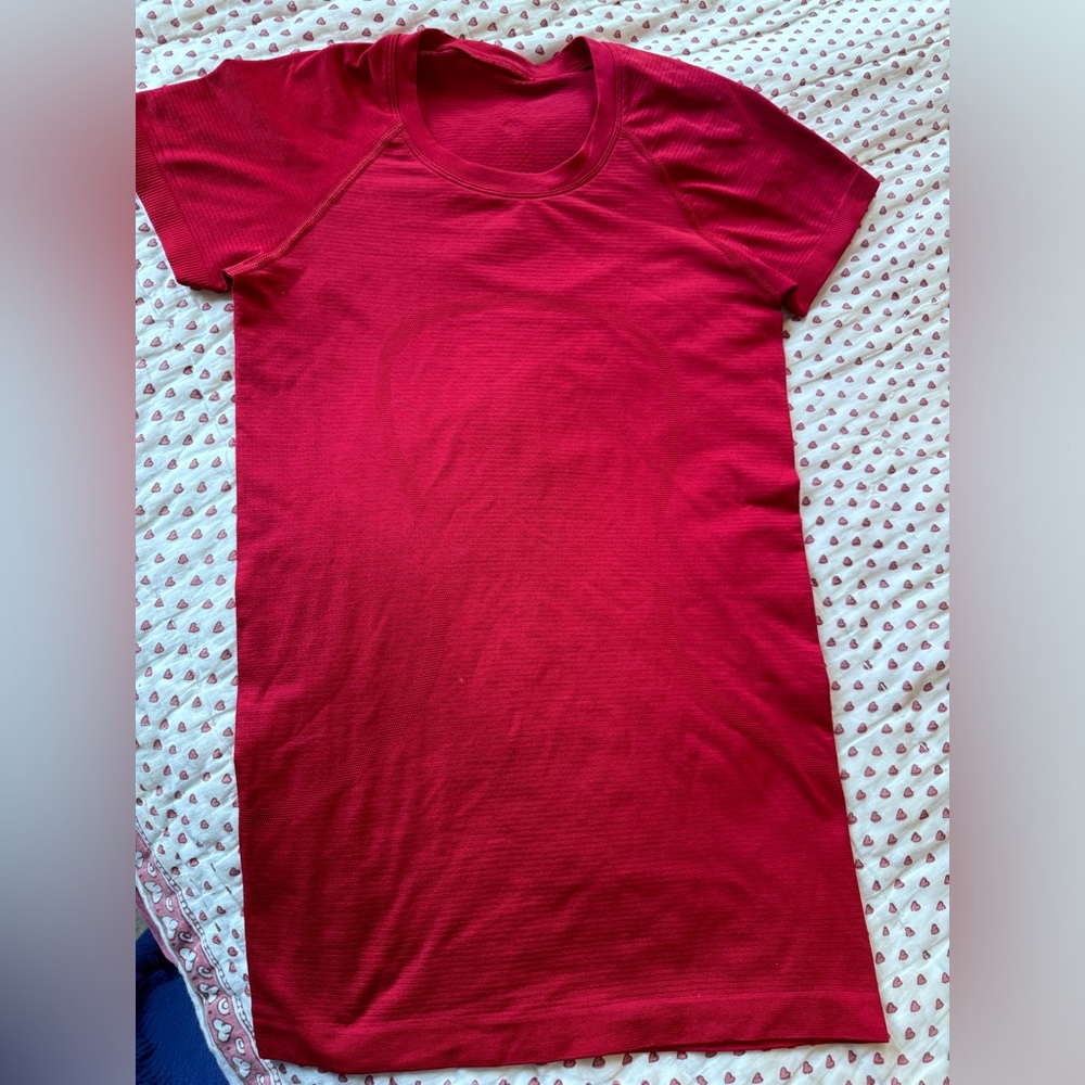 Red lulu tee